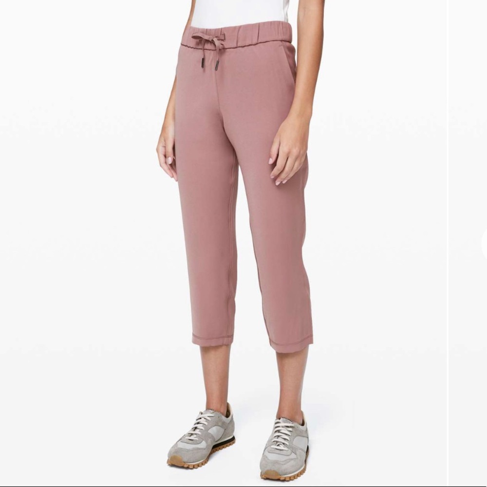 Lululemon On The Fly Crop - Red Dust 23”